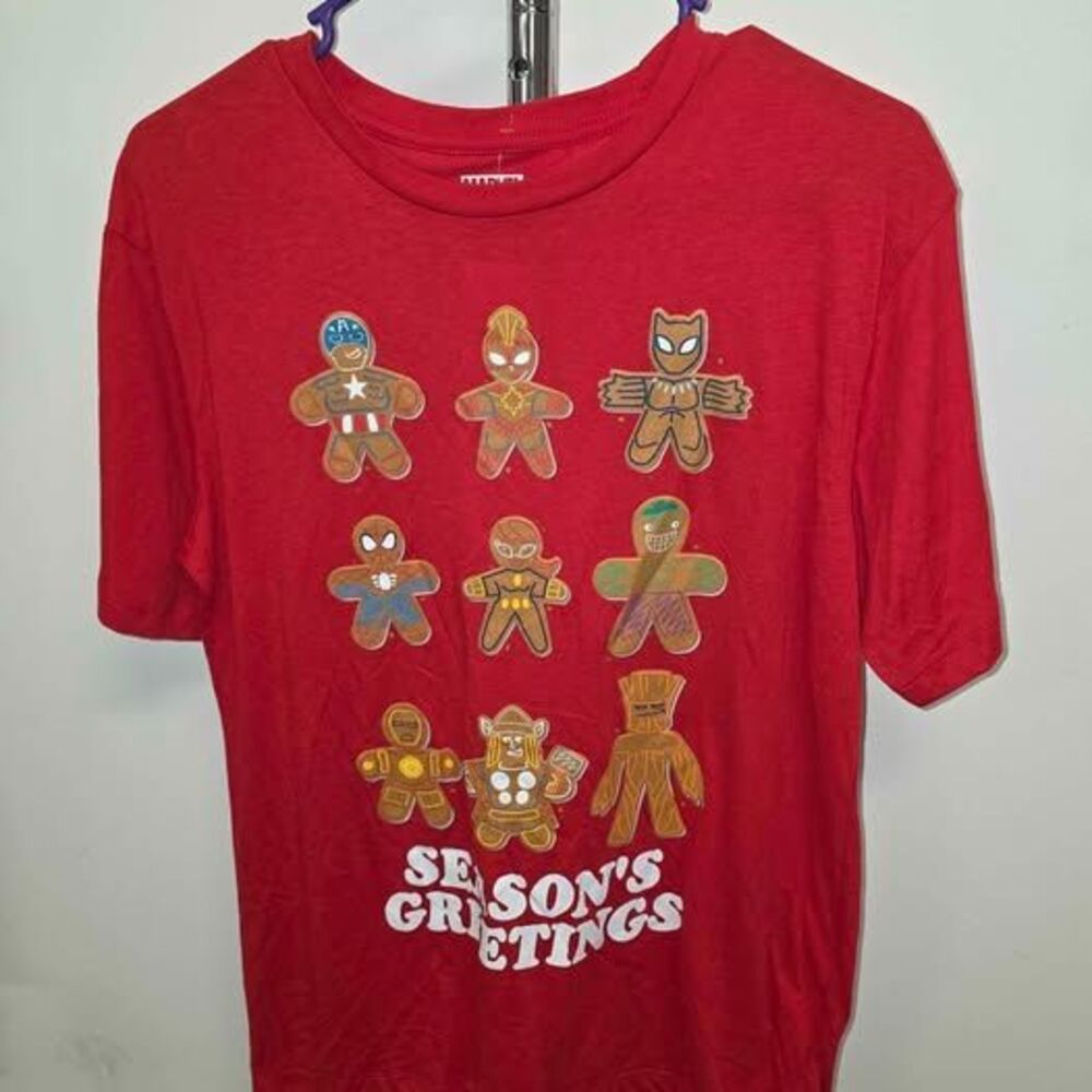 Marvel Gingerbread Superheroes 'Season's Greetings' Christmas t-shirt RED size S